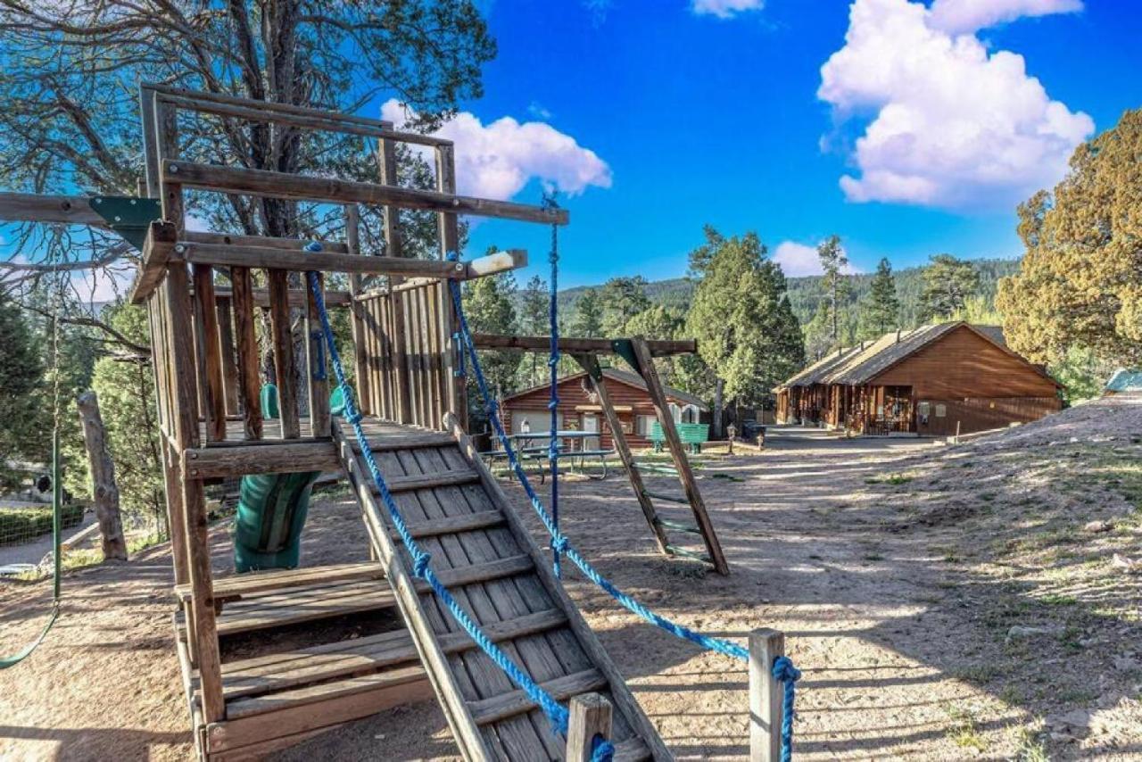 Chalet Cabin#2 Elk Hallow - Pet Friendly - Sleeps 6 - Playground & Game